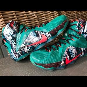 Nike LeBron 12 Christmas